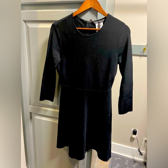 Elegant Black Dress with Three Quarter Sleeves - Picture 1 of 1